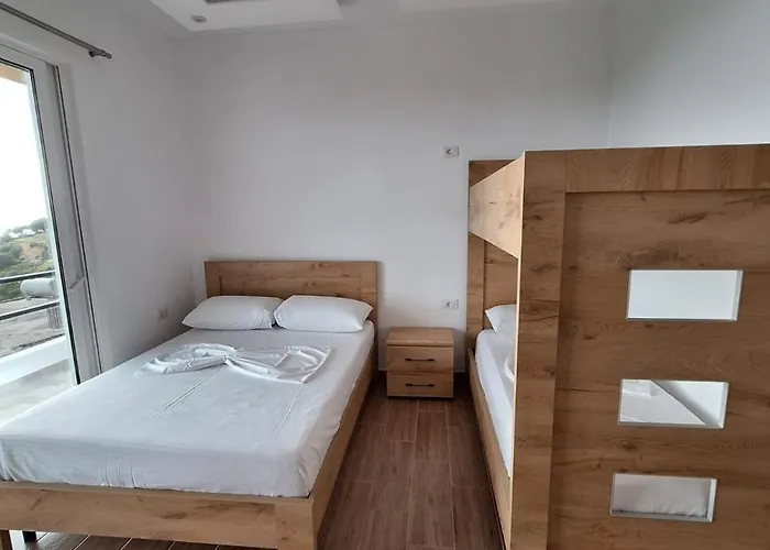 Xuxi Casa de hóspedes Lukovë